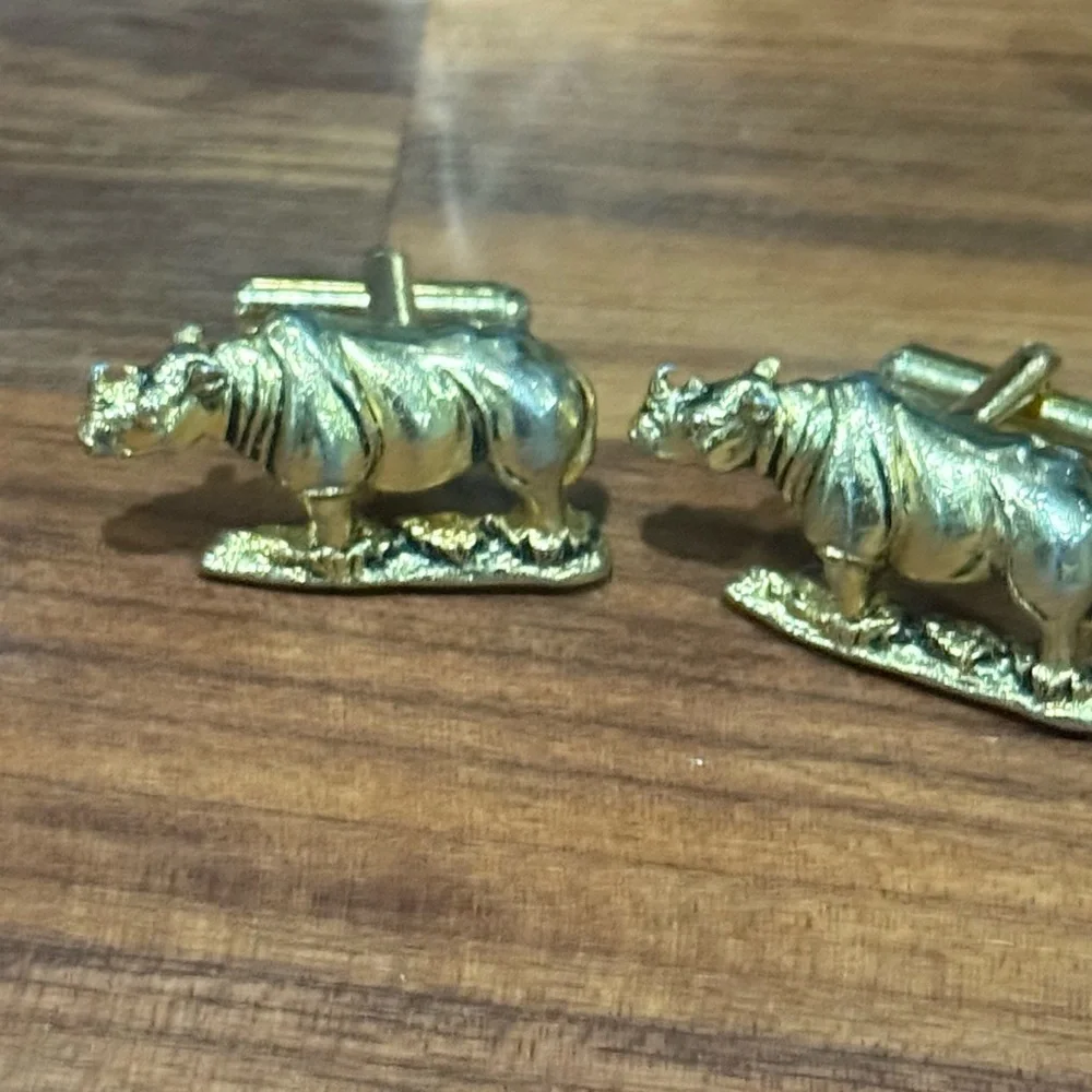 Lot of 8 Vintage Gold and Silver Cufflinks Sets plus a Tie tack clutch w/ chain